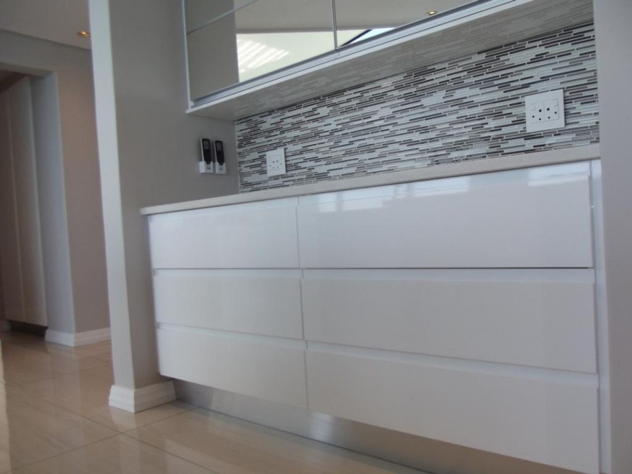 3 Bedroom Property for Sale in Bloubergrant Western Cape